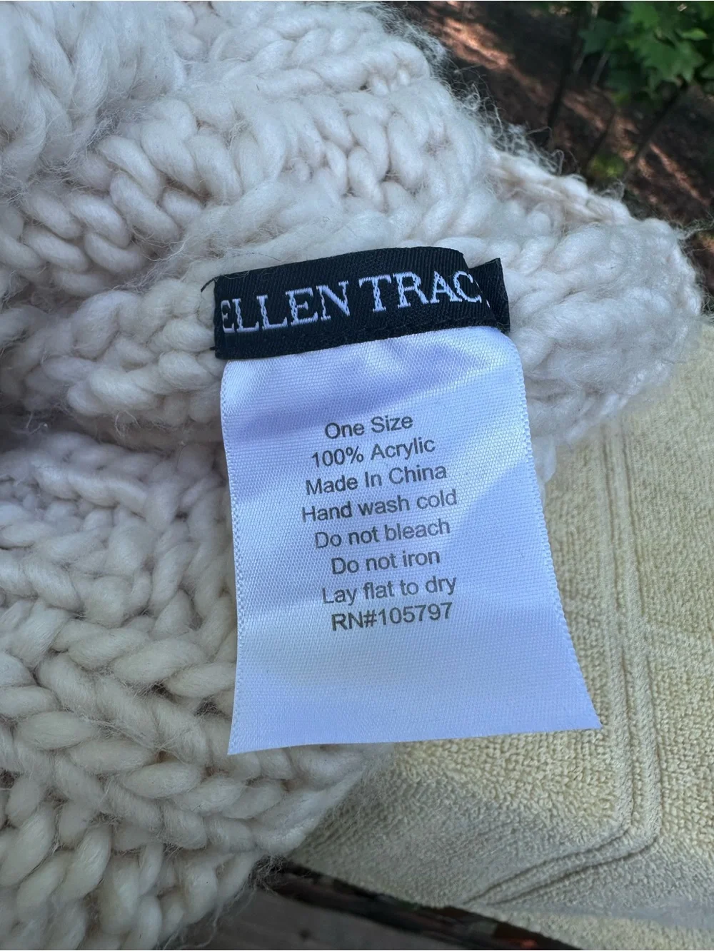 Ellen Tracy white chunky knit scarf